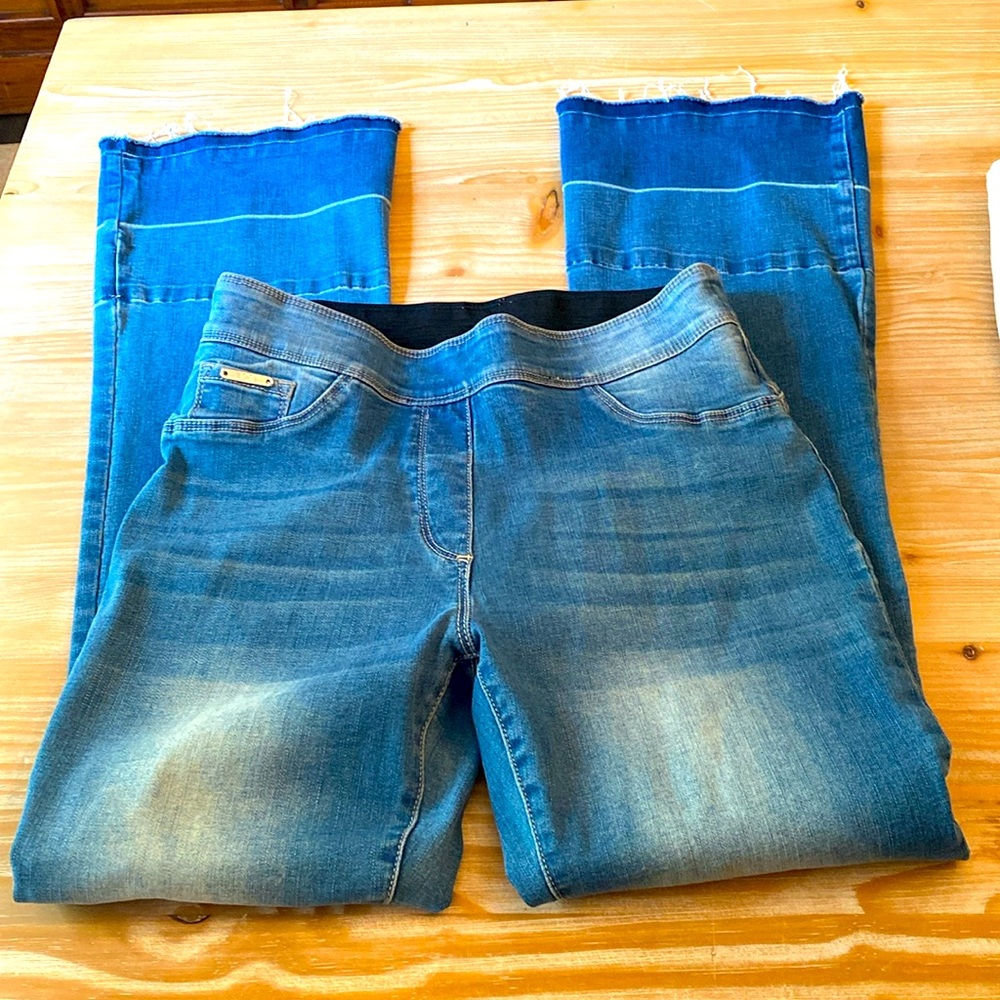 Coco & Carmen pull on stretchy denim -M